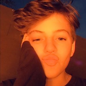 Meet your Posher, Levi